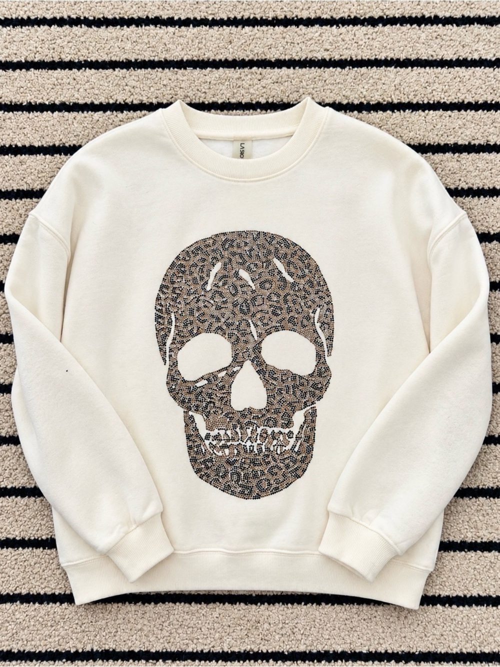Cream Crewneck Sweatshirt with Leopard Skull Graphic NWOT